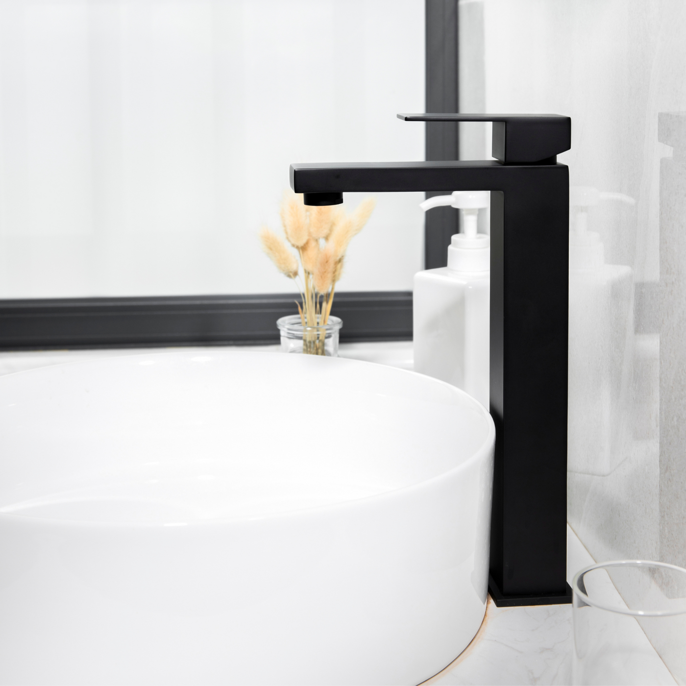 Contemporary Style Single-Handle Bathtroom Sink Faucet